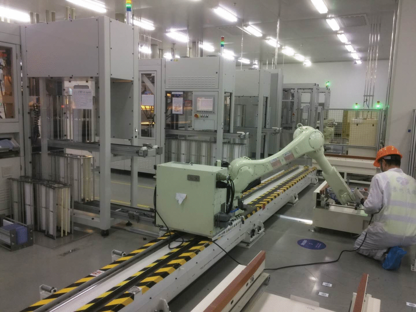 通錦30米行程第七軸機(jī)器人軌道“榮耀下線”